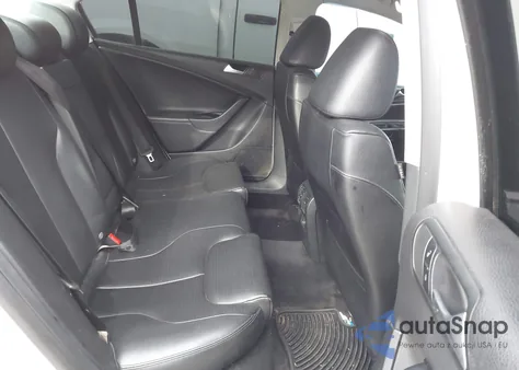 2010 Volkswagen Passat Komfort z USA, uszkodzony, nr VIN WVWJL7AN3AE057425